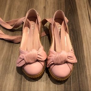 Fenty Puma Bow Creeper Sandals in Pink!